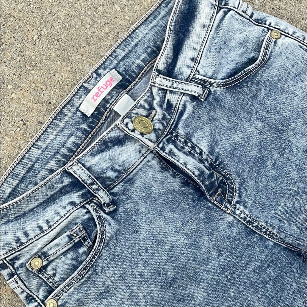 Refuge Ripped Jeans - Picture 2 of 4